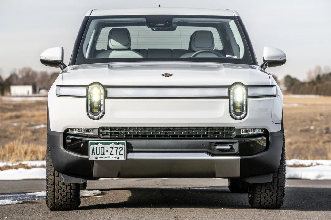 2022 Rivian R1T - Image 2 of 31