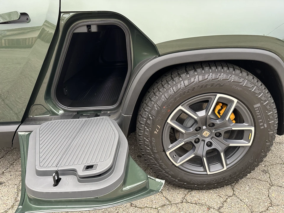 2022 Rivian R1T - Image 17 of 31