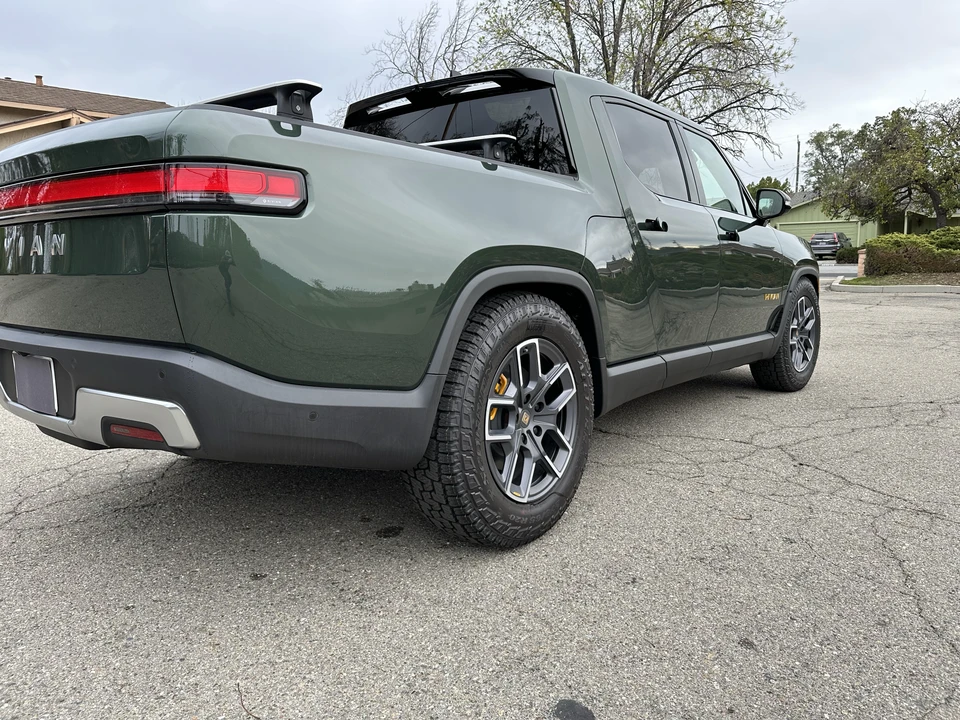 2022 Rivian R1T - Image 9 of 31