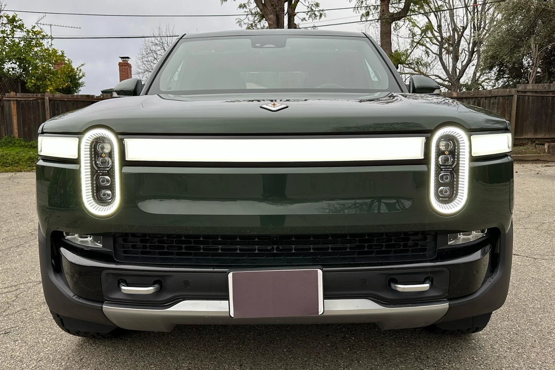 2022 Rivian R1T - Image 2 of 31