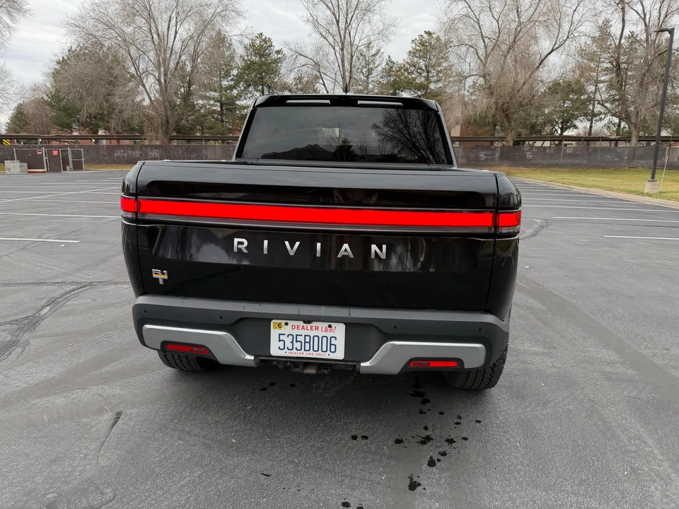 2022 Rivian R1T - Image 25 of 31