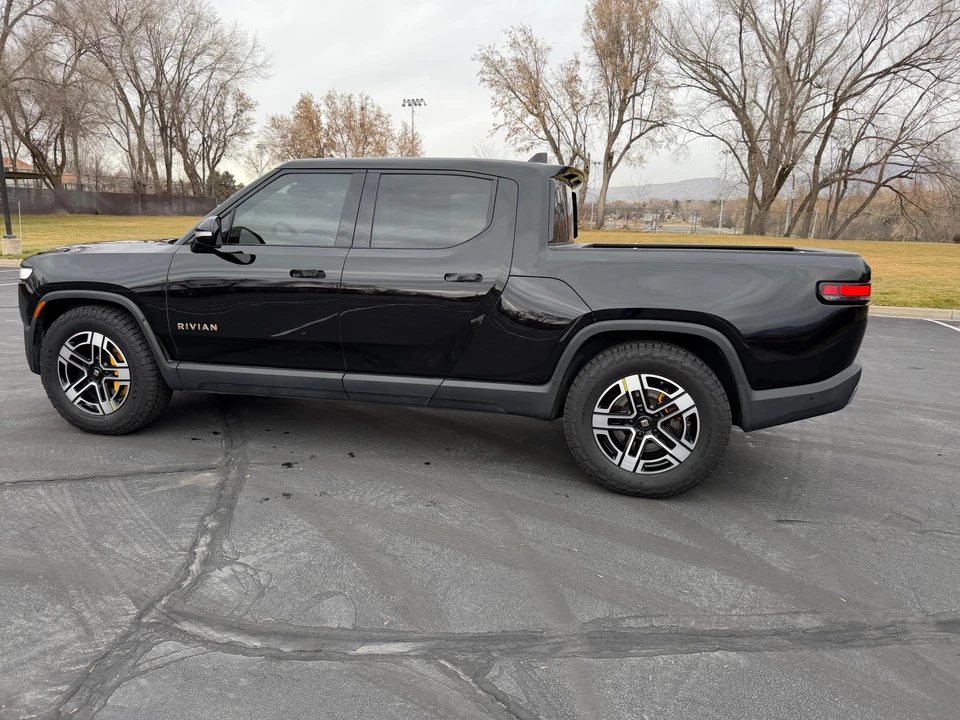 2022 Rivian R1T - Image 17 of 31