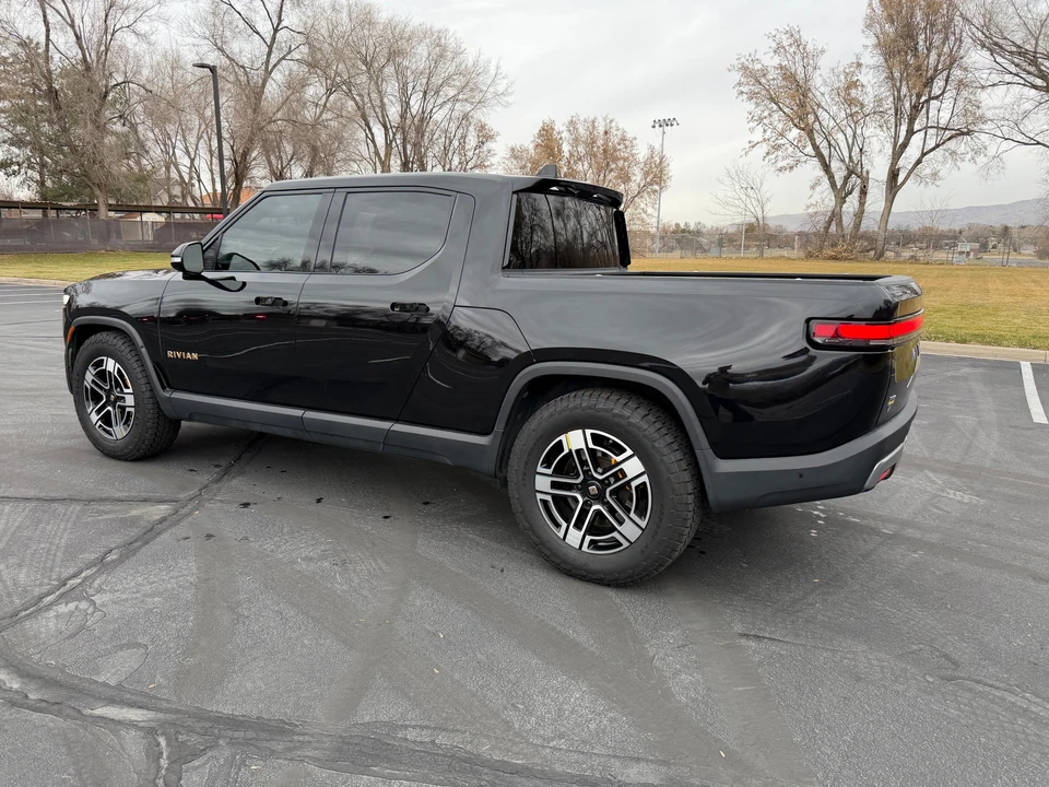 2022 Rivian R1T - Image 18 of 31