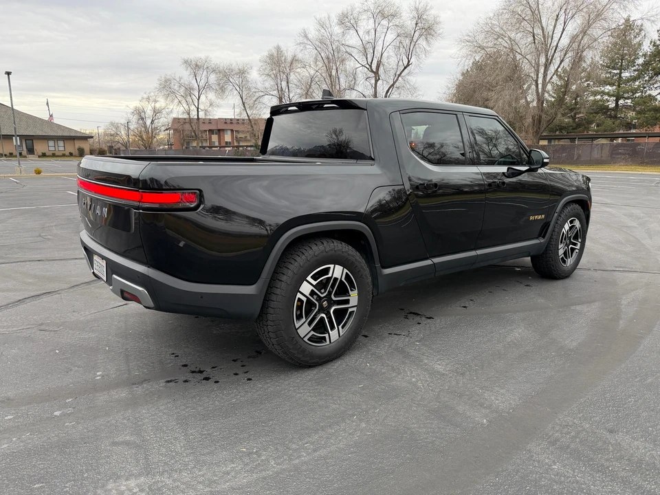 2022 Rivian R1T - Image 30 of 31