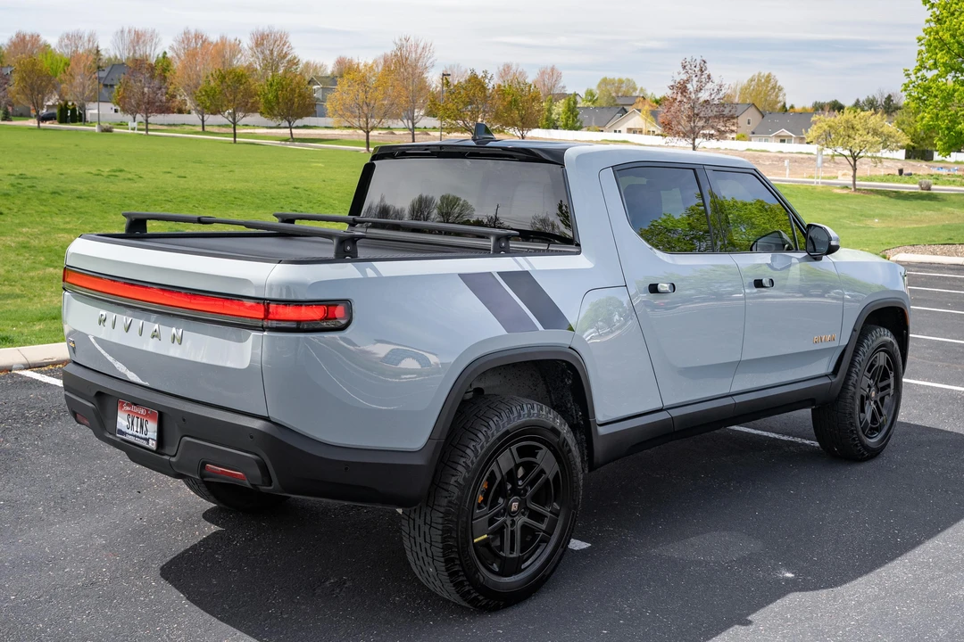 2022 Rivian R1T - Image 7 of 31