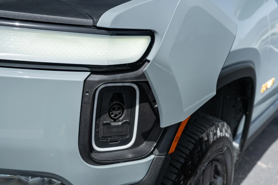 2022 Rivian R1T - Image 17 of 31