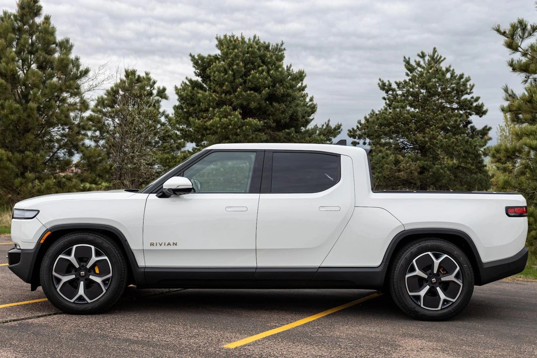2022 Rivian R1T - Image 3 of 31