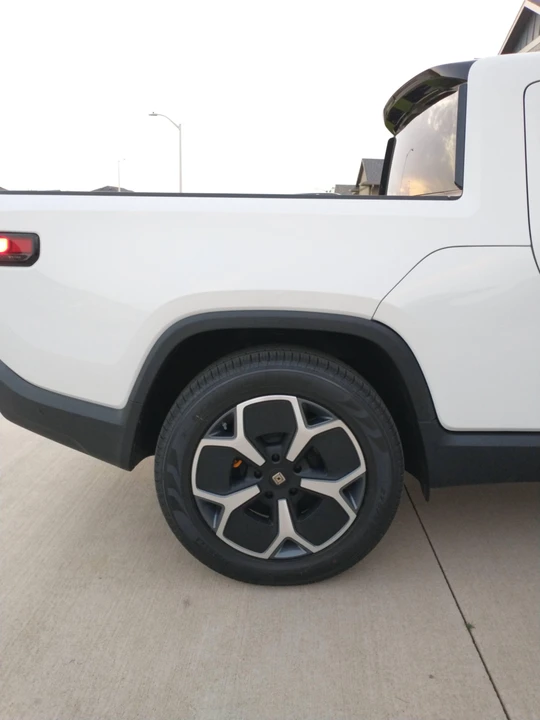 2022 Rivian R1T - Image 20 of 31