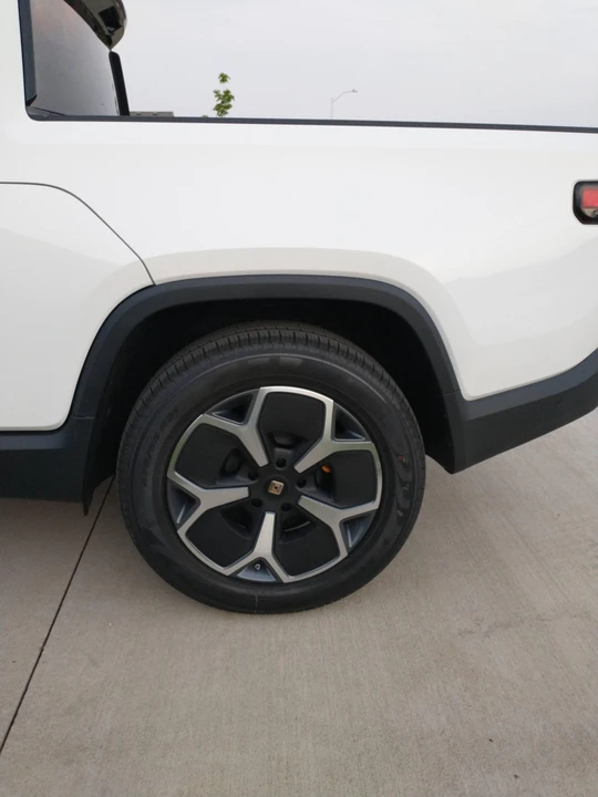 2022 Rivian R1T - Image 19 of 31