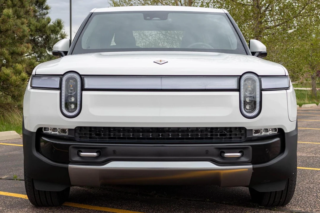 2022 Rivian R1T - Image 2 of 31