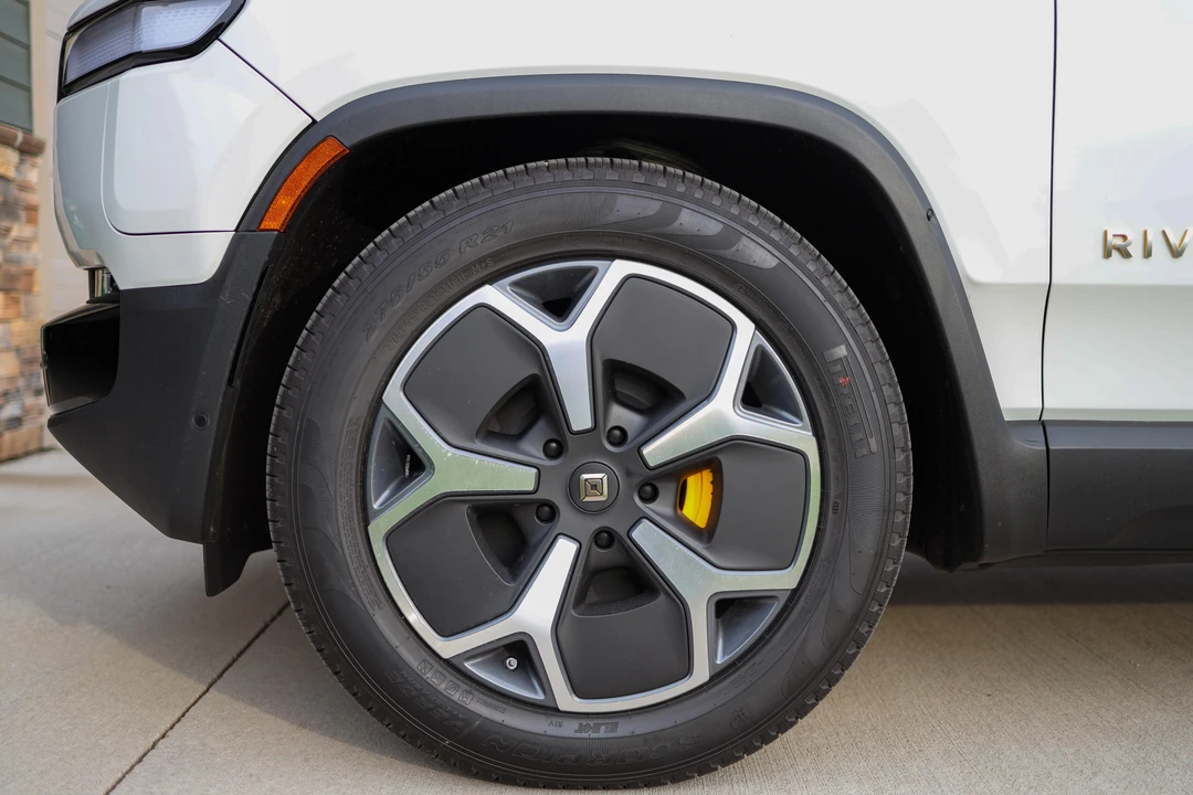 2022 Rivian R1T - Image 18 of 31