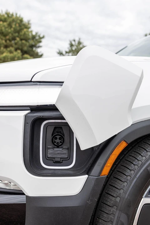 2022 Rivian R1T - Image 8 of 31