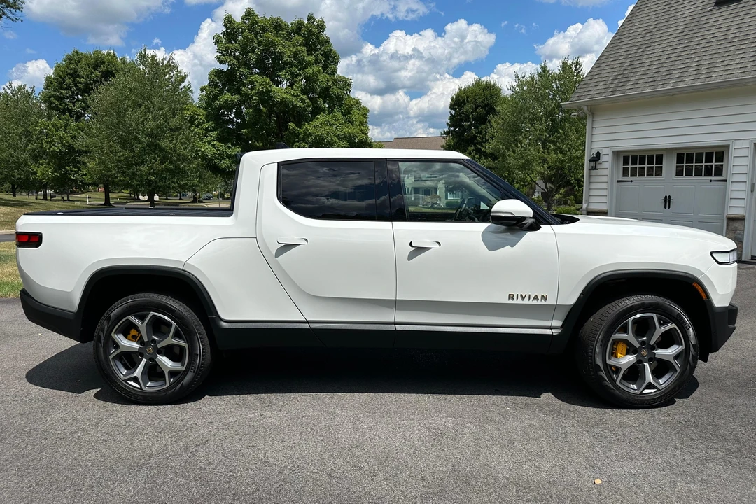 2022 Rivian R1T - Image 3 of 31