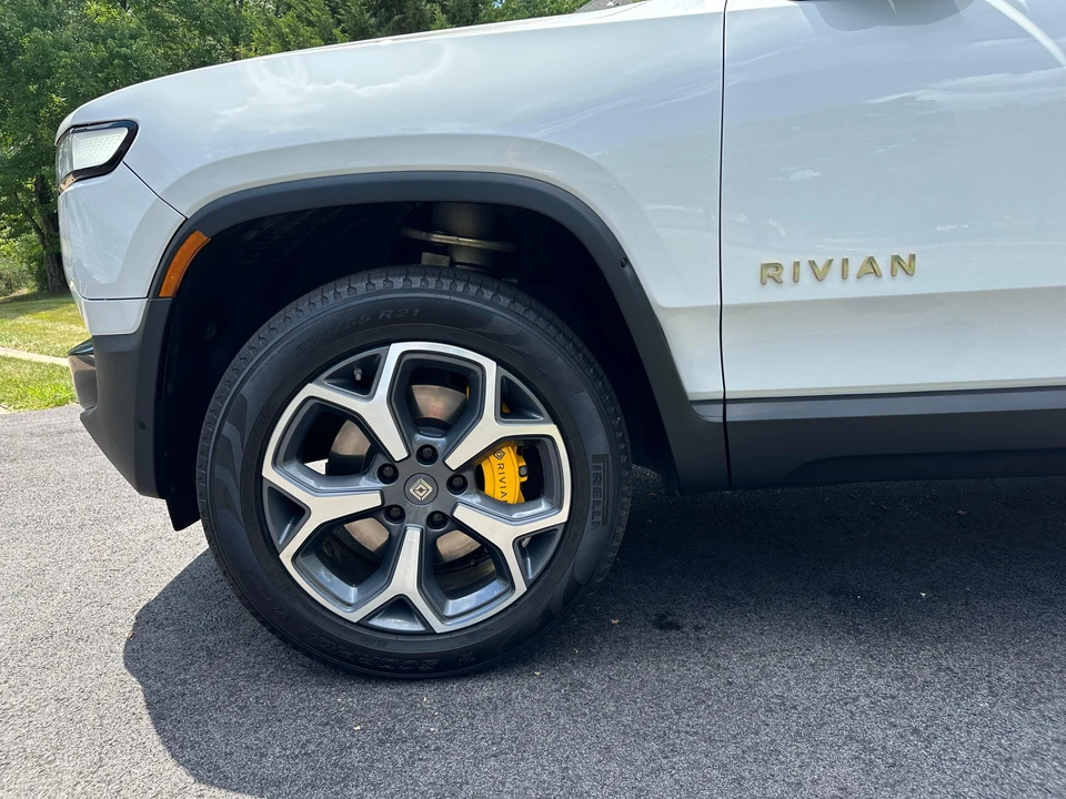 2022 Rivian R1T - Image 25 of 31