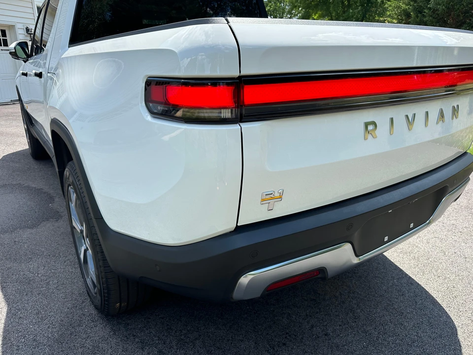 2022 Rivian R1T - Image 16 of 31