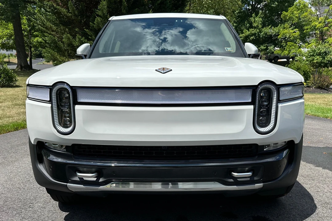 2022 Rivian R1T - Image 2 of 31