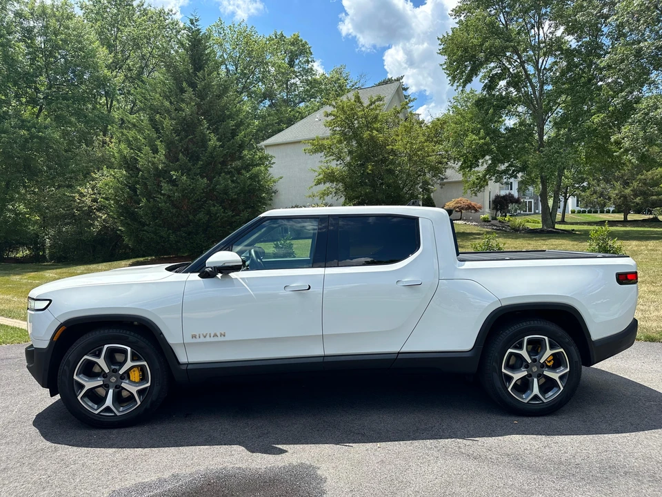 2022 Rivian R1T - Image 7 of 31