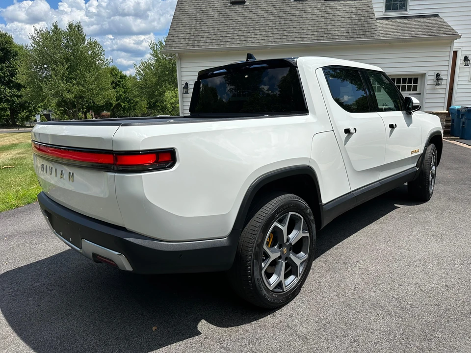 2022 Rivian R1T - Image 9 of 31