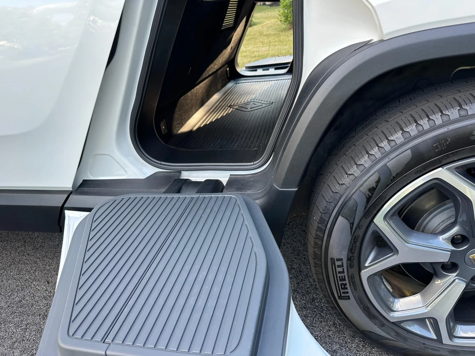 2022 Rivian R1T - Image 15 of 31