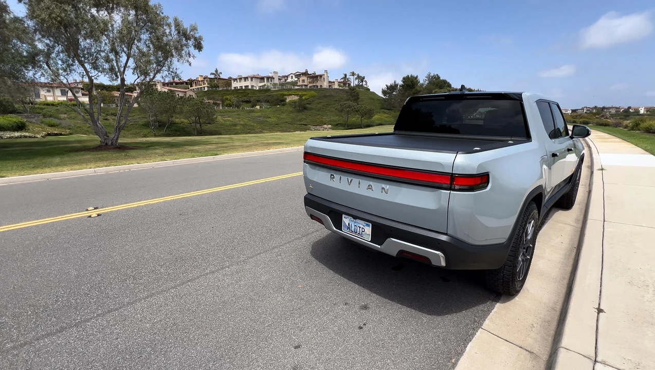 2022 Rivian R1T - Image 13 of 31
