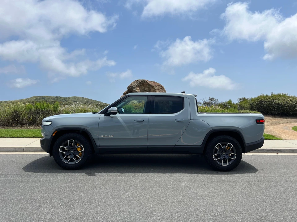 2022 Rivian R1T - Image 9 of 31