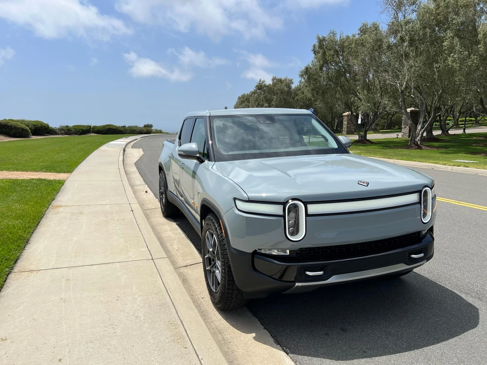 2022 Rivian R1T - Image 14 of 31