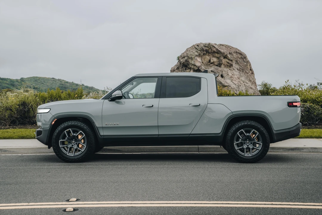 2022 Rivian R1T - Image 10 of 31
