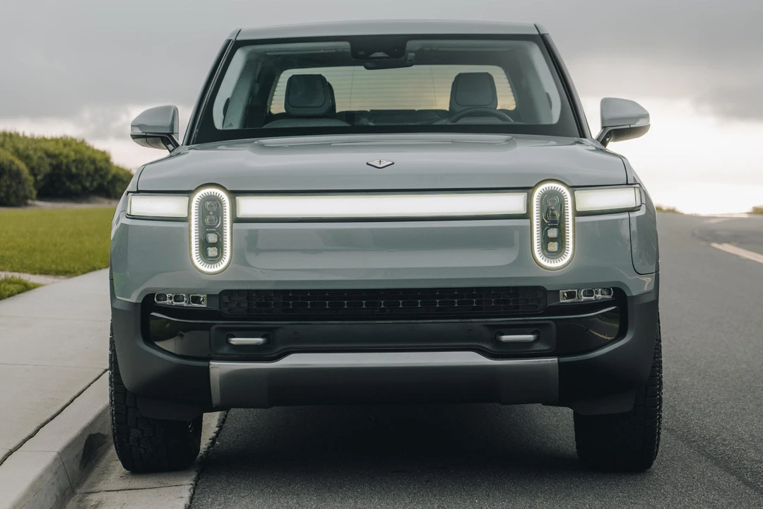 2022 Rivian R1T - Image 2 of 31