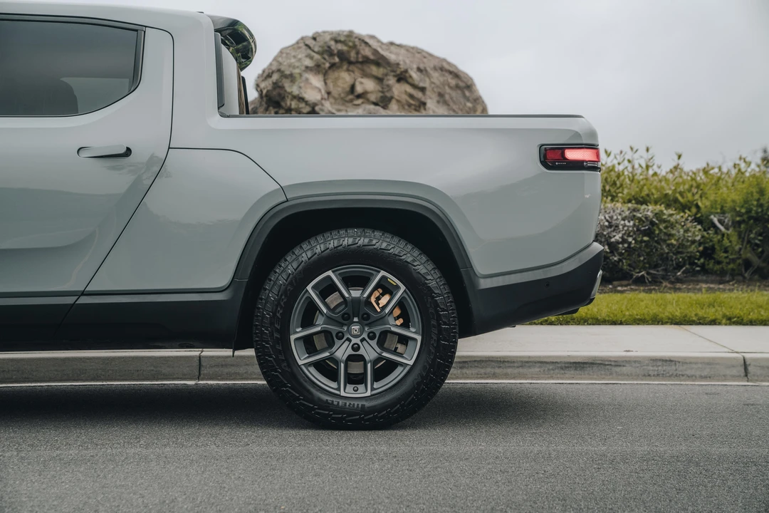 2022 Rivian R1T - Image 24 of 31