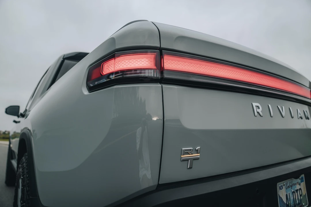 2022 Rivian R1T - Image 27 of 31
