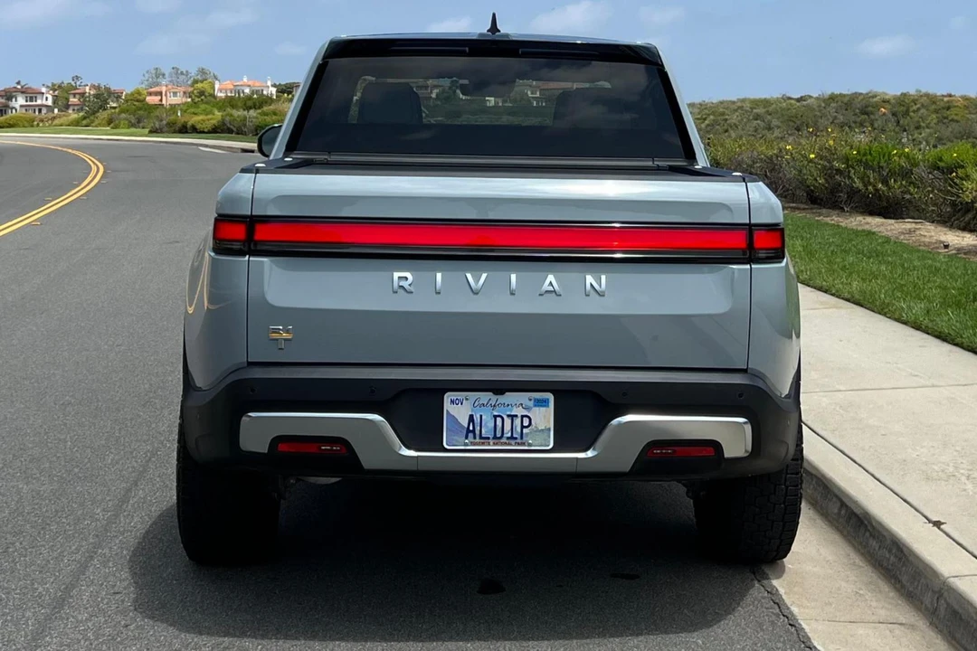 2022 Rivian R1T - Image 12 of 31