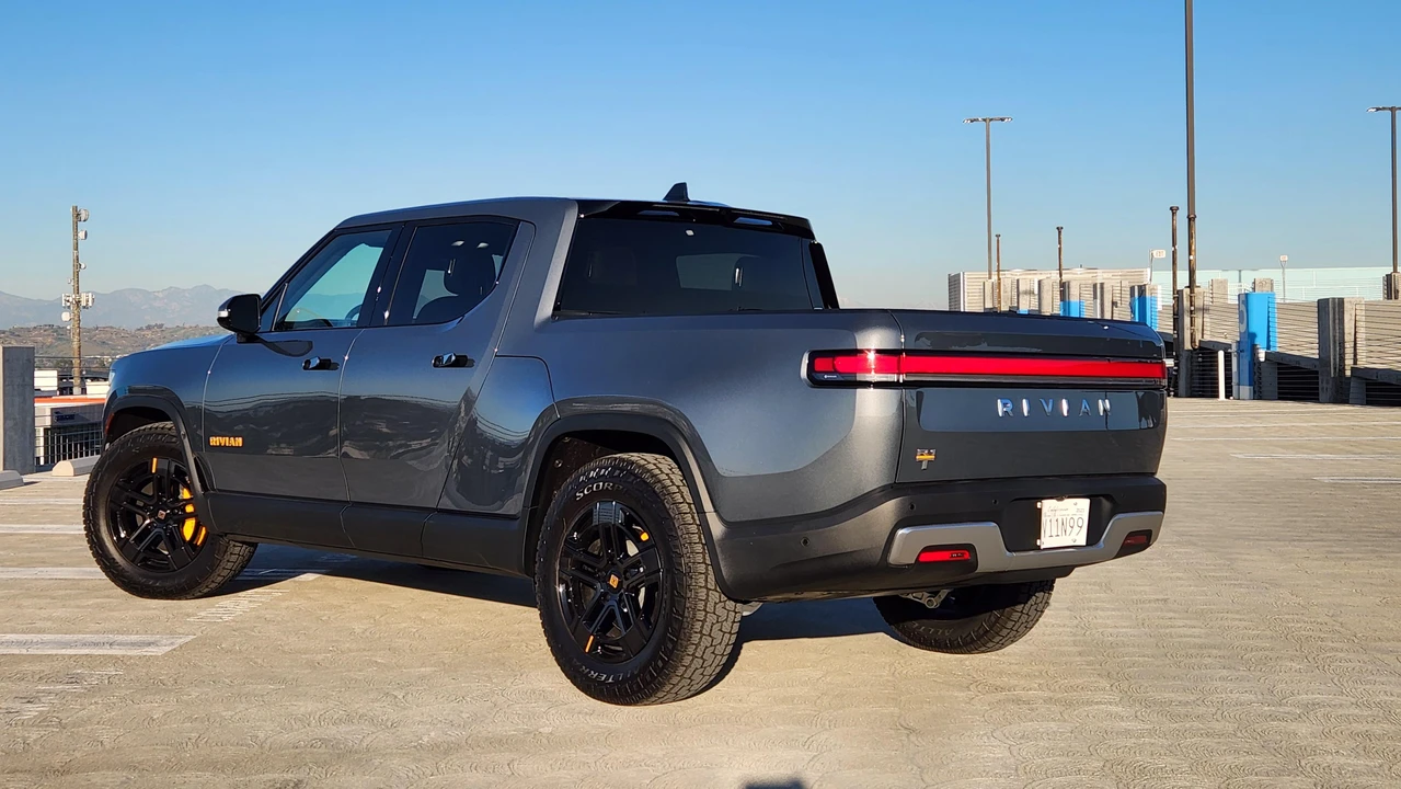 2022 Rivian R1T - Image 17 of 31