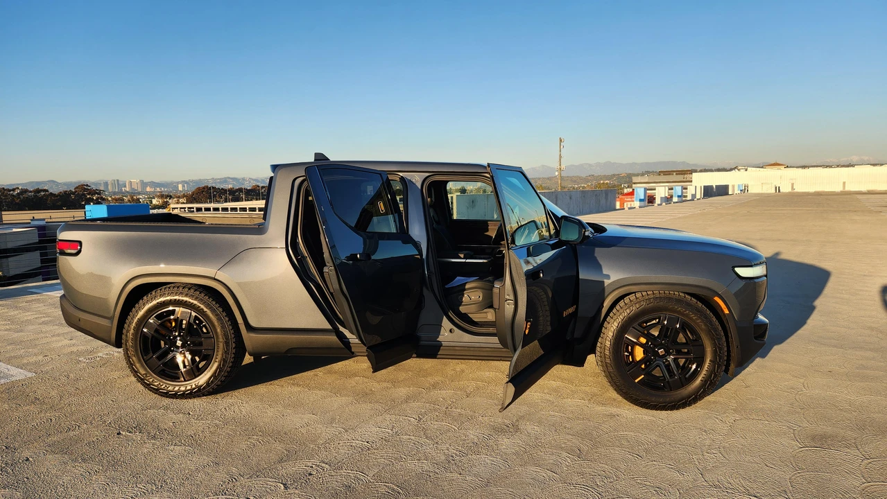 2022 Rivian R1T - Image 24 of 31
