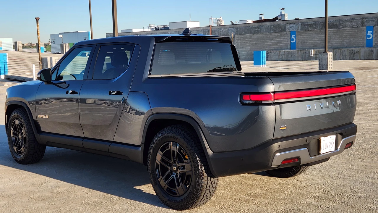 2022 Rivian R1T - Image 18 of 31