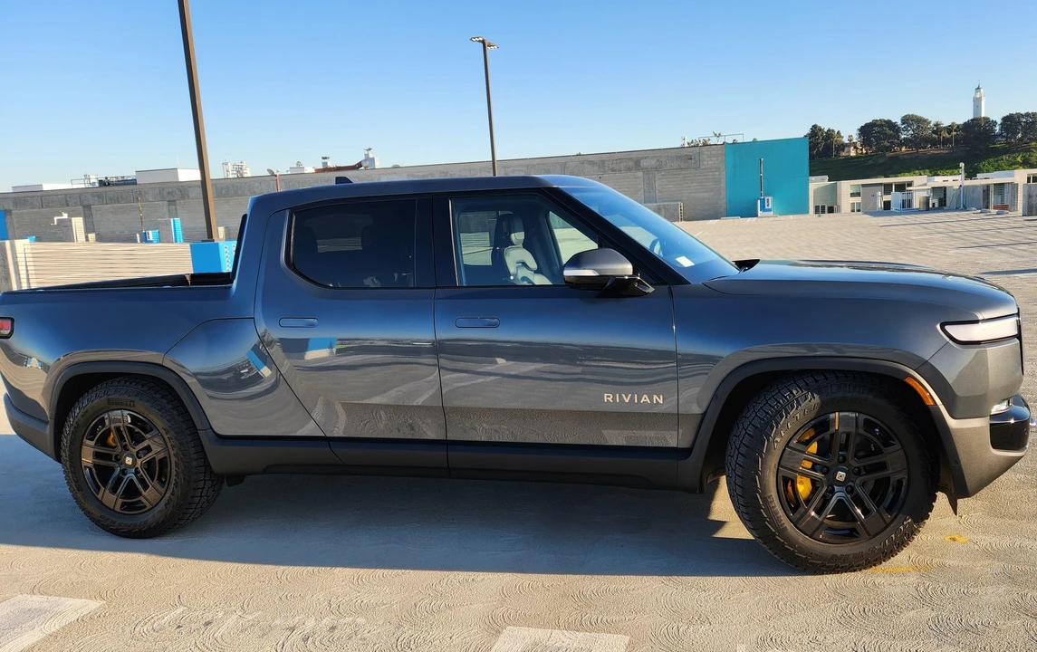 2022 Rivian R1T - Image 25 of 31