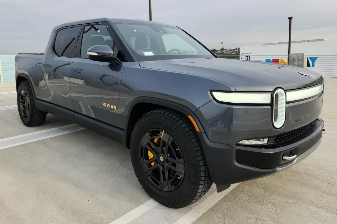 2022 Rivian R1T - Image 2 of 31