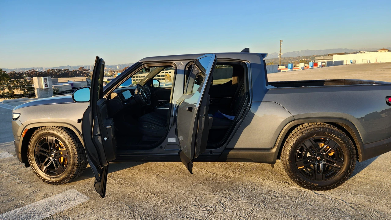 2022 Rivian R1T - Image 14 of 31