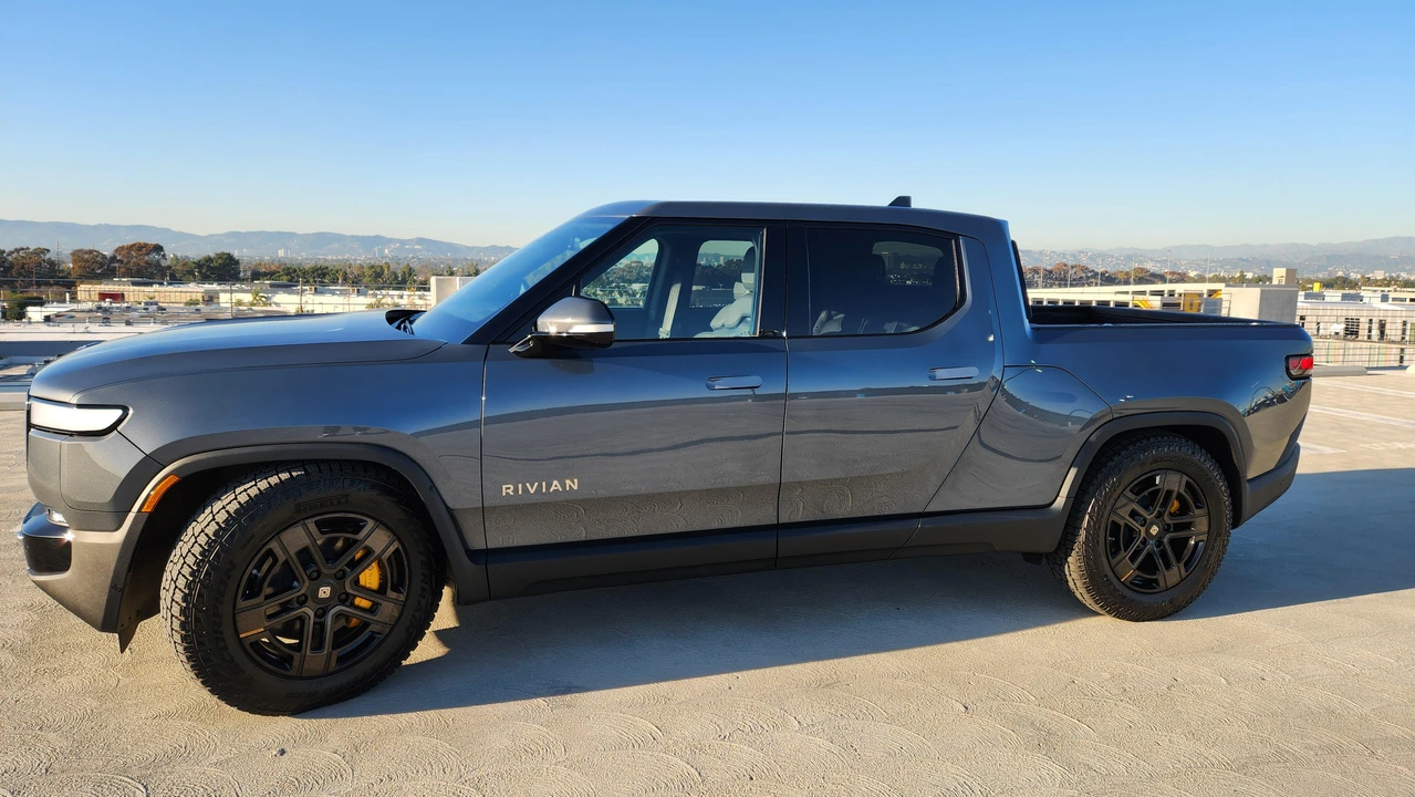 2022 Rivian R1T - Image 12 of 31