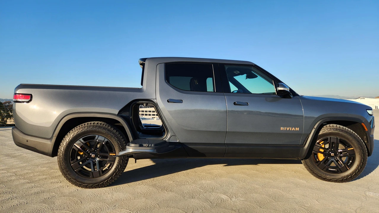 2022 Rivian R1T - Image 23 of 31