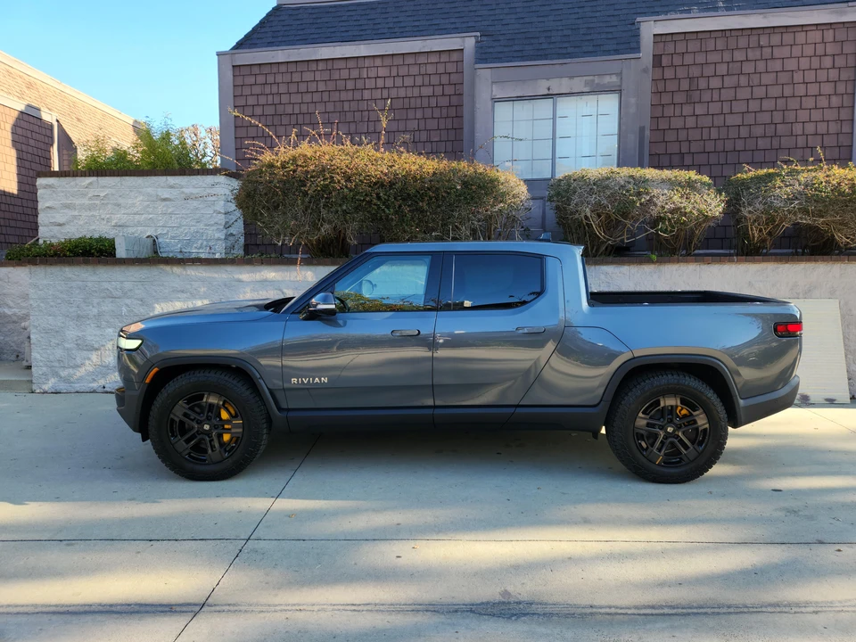 2022 Rivian R1T - Image 16 of 31