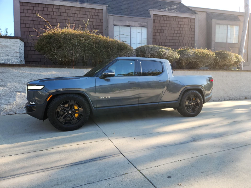 2022 Rivian R1T - Image 15 of 31