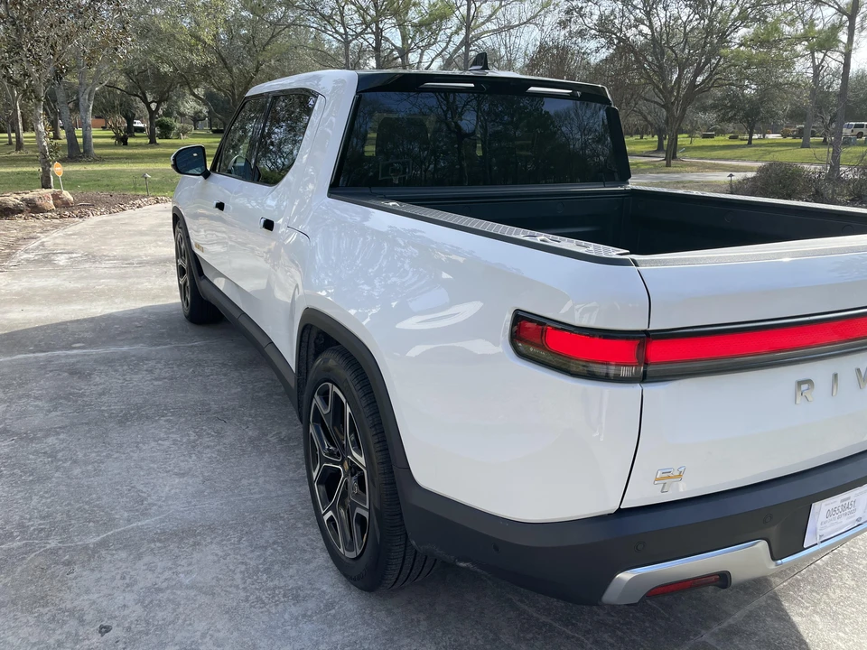 2022 Rivian R1T - Image 18 of 31