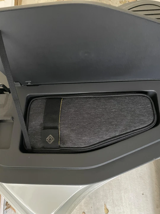 2022 Rivian R1T - Image 15 of 31