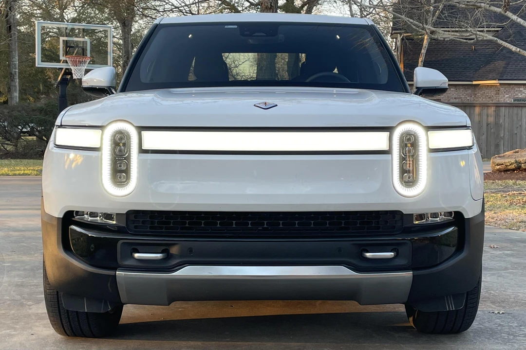 2022 Rivian R1T - Image 2 of 31