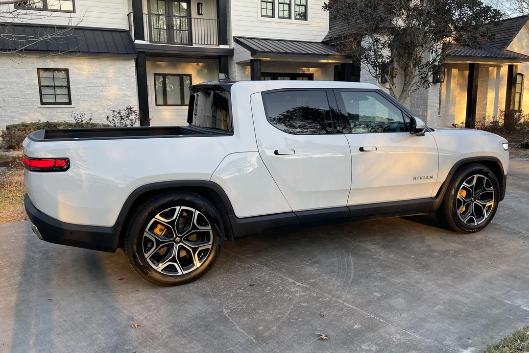 2022 Rivian R1T - Image 4 of 31