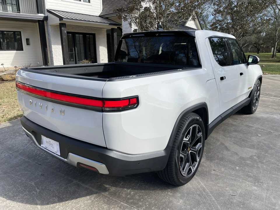 2022 Rivian R1T - Image 8 of 31