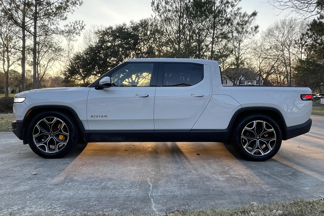 2022 Rivian R1T - Image 3 of 31