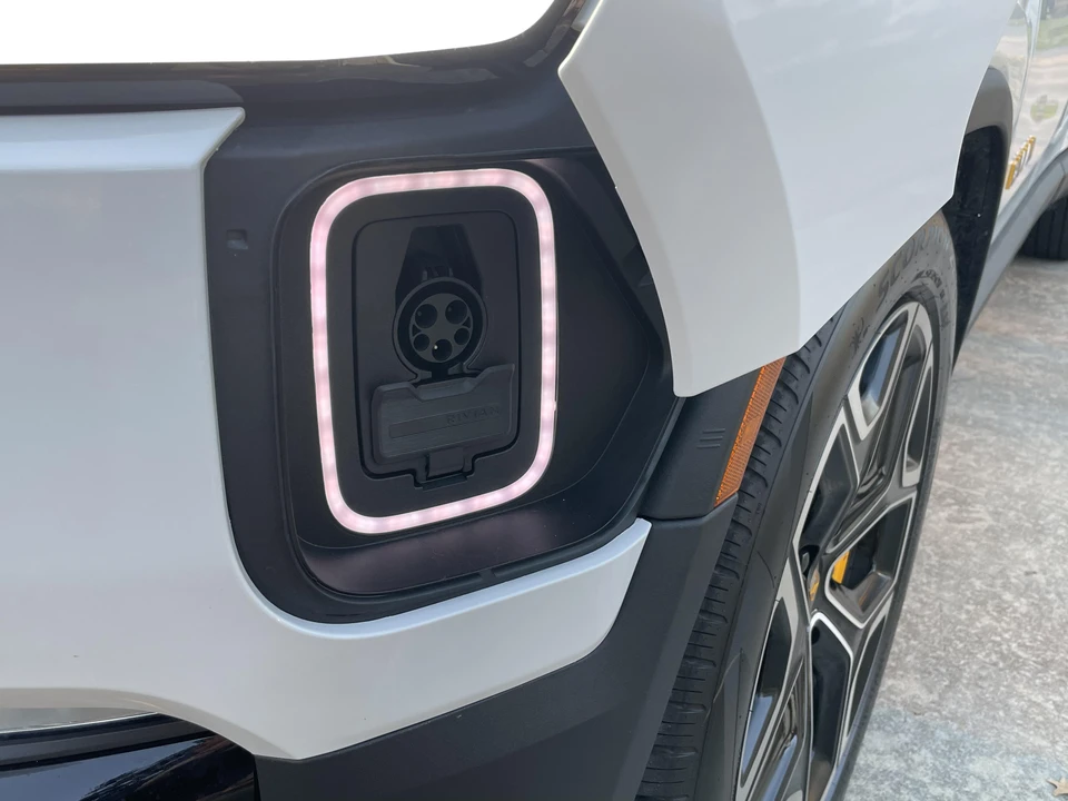 2022 Rivian R1T - Image 13 of 31