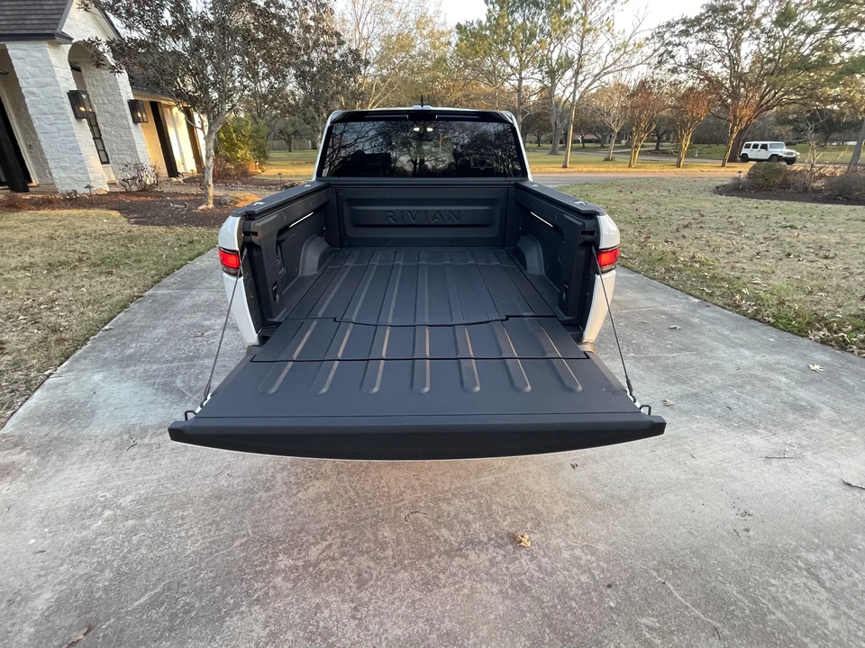 2022 Rivian R1T - Image 7 of 31