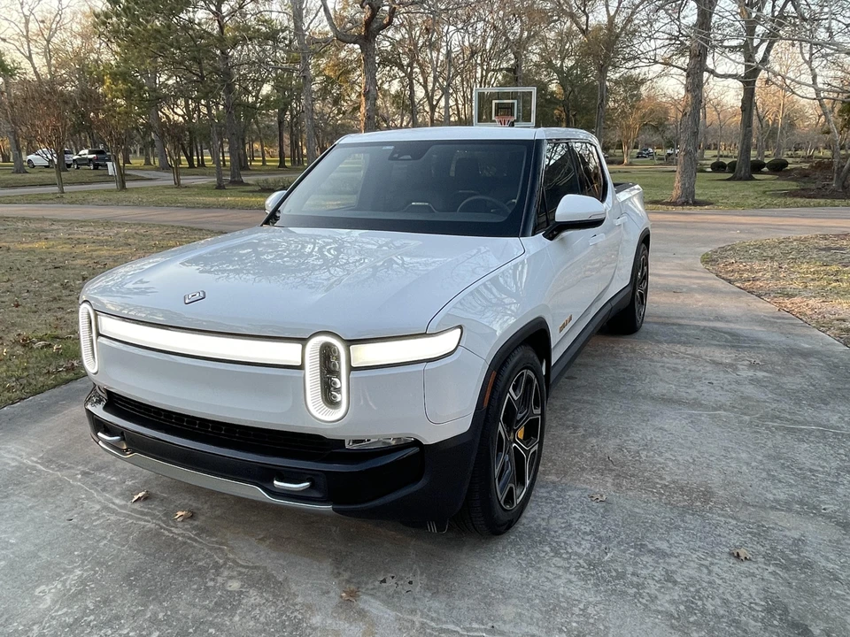 2022 Rivian R1T - Image 6 of 31